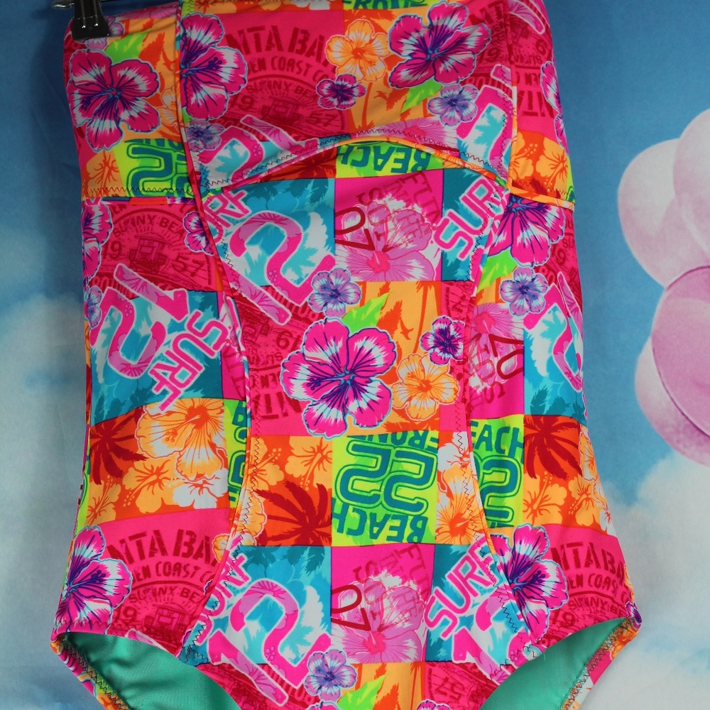 Stylus 👙NWOT Strappy One piece swimsuit Size Med